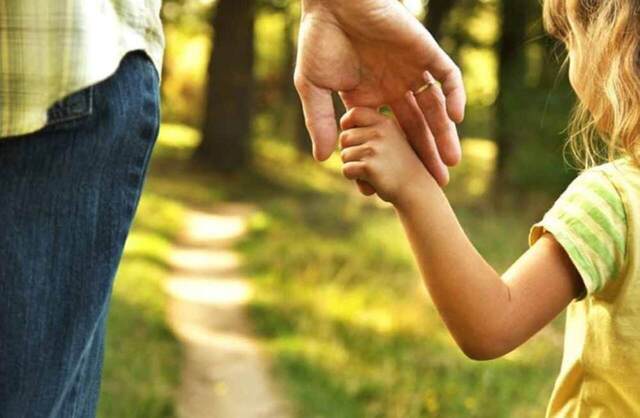 Τι ισχύει για τη χορήγηση της άδειας μονογονεϊκών οικογενειών σε σχέση με την ηλικία του παιδιού